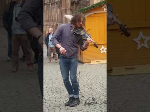 Amazing violonist "the trouble notes "
