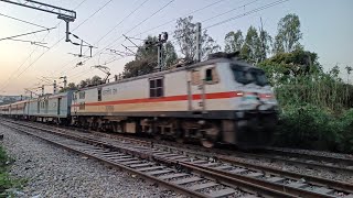100Kmph AMRITSAR - KOLKATA AKAL TAKHT EXPRESS SKIPPING SHAHJHANPUR RAILWAY STATION | Indian Railways