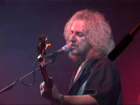 The song (They love to sing) -  Barclay  James Harvest (live)