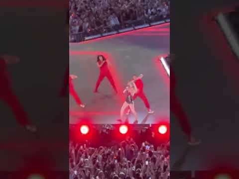 VLOG: PIERWSZY KONCERT TAYLOR SWIFT W POLSCE! 🇵🇱 | Adrian Rzytki