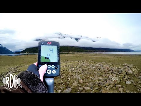 Minelab Equinox 800 Metal Detecting A Drowned Village!