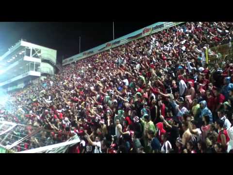 "Gloriosa #12 - Â¡Movete, Liguista, Movete!" Barra: La 12 &bull; Club: Alajuelense