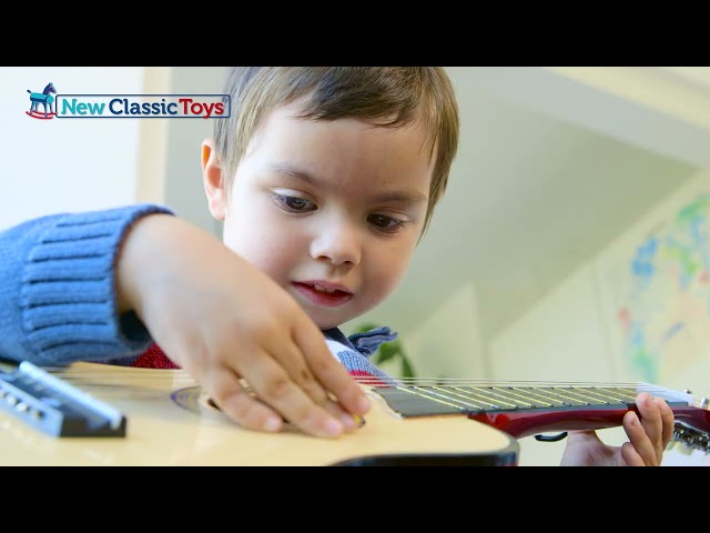 Vídeo relacionado con New Classic Toys 0344 - Guitarra de Juguete, Color Natural