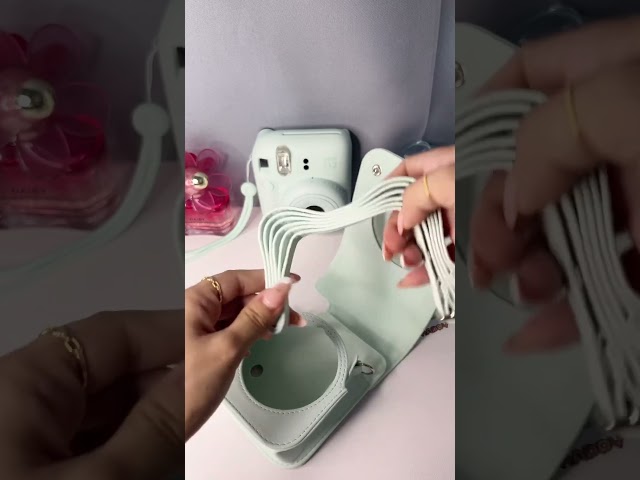 Vídeo relacionado con Aenllosi Caja Bolsa Fundas para Fujifilm Instax Mini 12/11 Cámara instantánea (Funda Sola) (Gris)