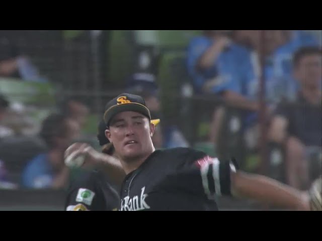 【7回裏】難しい打球をナイスキャッチ!! ホークス・リチャード 好守でチームを盛り立てる!!  2023年8月2日 埼玉西武ライオンズ 対 福岡ソフトバンクホークス