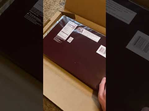 Unboxing 5 pounds of Hershey’s chocolate bar