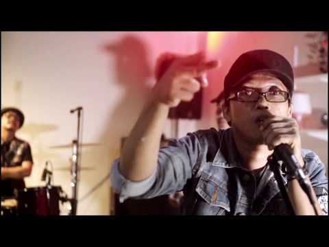 The Transition - Punk Rock Dalam Jiwa feat. Rubbish Street Voices (Official Music Video)