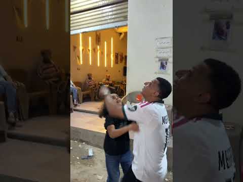 ياسين ڤان دايك الصغير بيحدف الكوره و بتيجي في دماغ امبابي و بيجرو علطول 😱😱😱😱