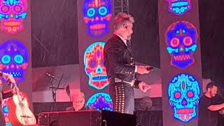 Alejandro Fernández el 🐎♥️ Con todo y lluvia No dejo de cantar 👋 🎤Canta♥️ Cancún 2021