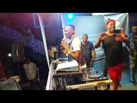 Professor Nuts Grab Di Mic! Look Wat Happen @ RubADub Thursday - {Unedited} Live Performance 27-7-23