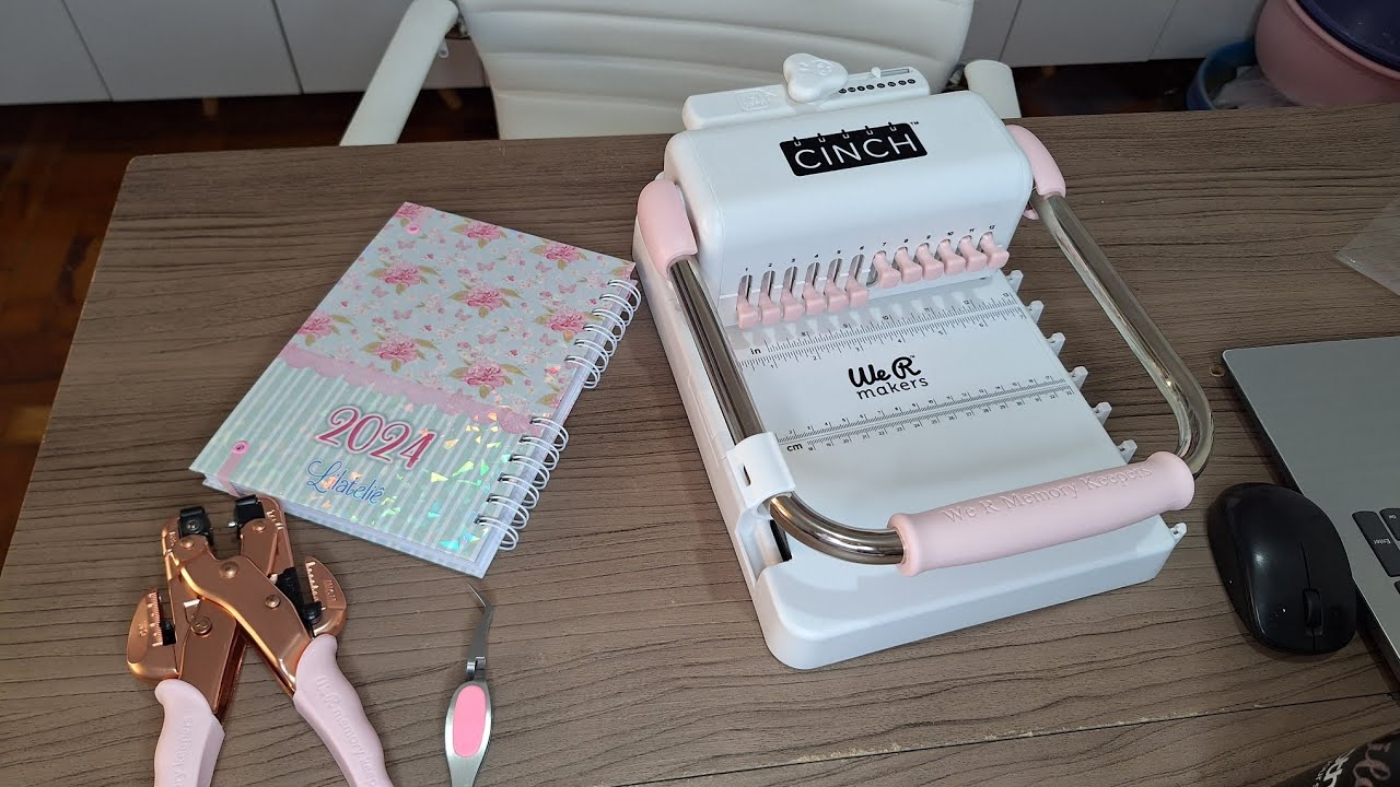 Furação agenda A5 12 furos na The Cinch furo quadrado Lilateliê