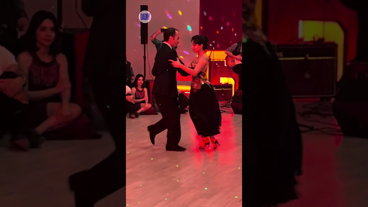 Lorena Tarantino & Gianpiero Galdi dance to "Gipsy Vals", live by El Cachivache Quinteto (12/13)