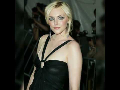 Sophie Dahl (born Sophie Holloway on 15 September 1977) is a English author and former fashion model