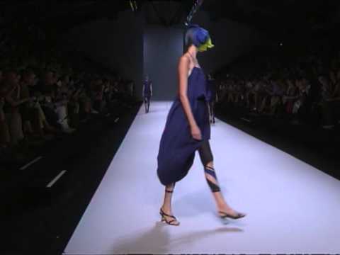 Issey Miyake's Fashion Show - Woman's Prêt-à-Porter Spring / Summer 2012