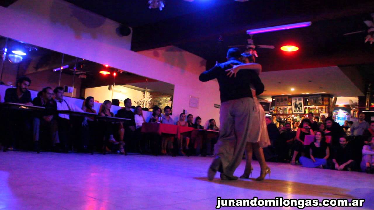 Mario De Camillis y Natalia Fures en MILONGA10 03/03