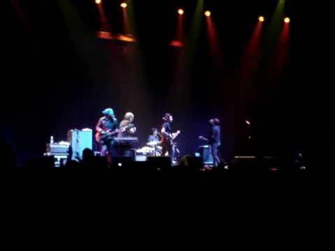 Caesars - Jerk it out (Live Scandinavium 25th jan 2009)