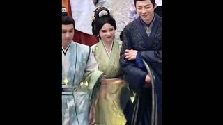 Download lagu Sweet, intimate interaction between Liu Yunning and actors in traditional costumes mp3