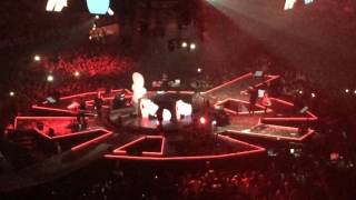 Fedez - Live forum assago 21.3.15  - Vivere in campagna pubblicitaria 1/2