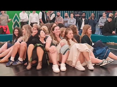 GIRLS ON THE TEUFELSRAD (THE DEVILS WHEEL) OKTOBERFEST MUNICH 2024 [4K] PT.1