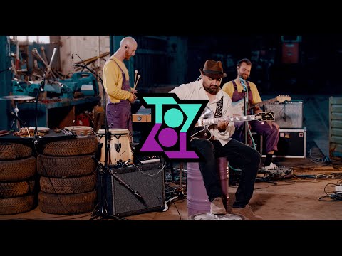 TOYTOY & Giovanni Weiss - Get Here | JUNKYARD SESSION