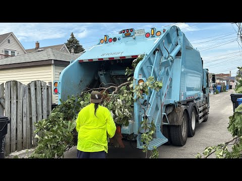 Chicago Streets and San Battle Loadmaster Rear Loader Garbage Truck