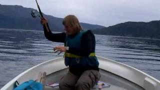preview picture of video 'Giet vangt een lipvis in Noorwegen'
