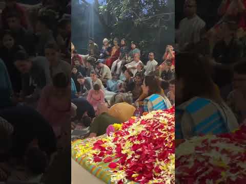 Flower Festival of Radhika Ranjan Prabhu's group, Achyut Gopi Mataji singing.