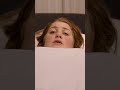 Esther wordt even grondig onderzocht...