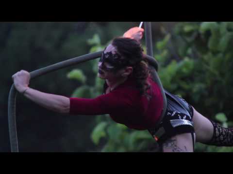 Madamn Burnz  & Alex El Veterano _ " La Dragonesa"  LIVE Fire Eating Aerial Rope