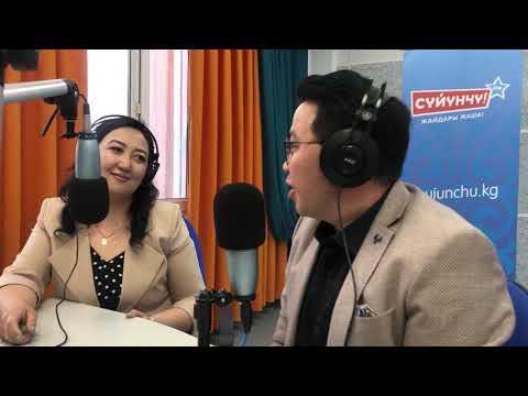 Тамада Жылдызбек Турсунбаев жана жубайы Жылдыз айым бири-бирине сүйүү арнап