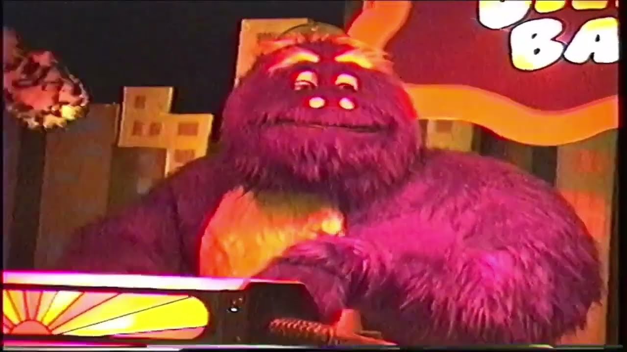 Chuck E. Cheese's 3 Stage - Lynnwood, WA | 1994