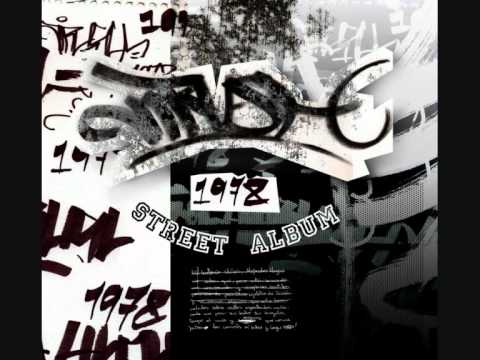 VIRUSH # B.BOY MEDIOCRE COJE EL MICRO Y BROMEA [1978]