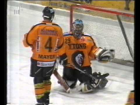 2. Eishockey Bundesliga : Tölzer Löwen - EV Regensburg (4:0) am 18. November 2001