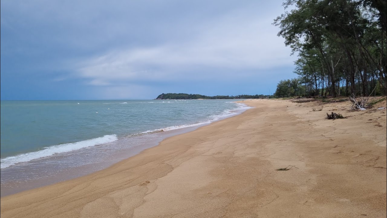 Ratcharak Beach