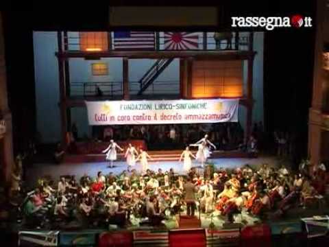 Carla Fracci balla contro i tagli