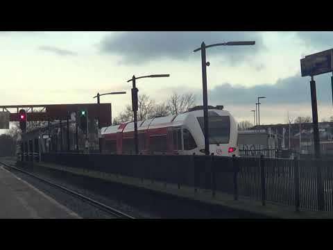 RE1 arriveert op station Buitenpost