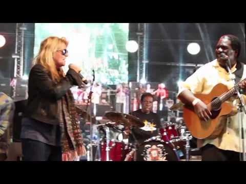 Vusi Mahlasela - Weeping - Featuring Karen Zoid and Albert Frost (Oppikoppi 2012 Sweet/Thing)