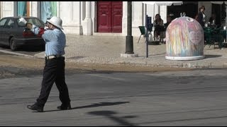 preview picture of video 'Policeman at work in Belem, Lisbon, Portugal'