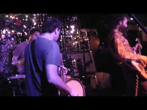 Comets on Fire - The Bee and the Cracking Egg Live 2013