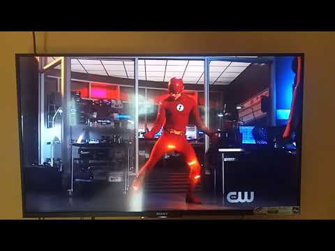 The flash s5e1 - Nora gift Barry