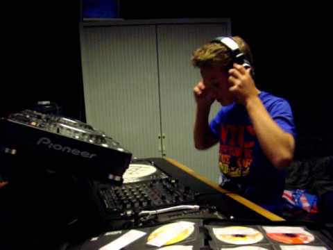 DJ Vida 29-8-2009 @ V-Radio, playing his own track Shaker