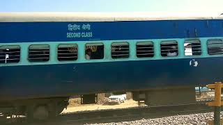 preview picture of video '14321/Bareilly Bhuj Express WDP4D | Going to Bhuj in Slow Speed Near Ratnal Kutch'