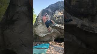 Video thumbnail of La Grève des Nains, 6a. Fontainebleau