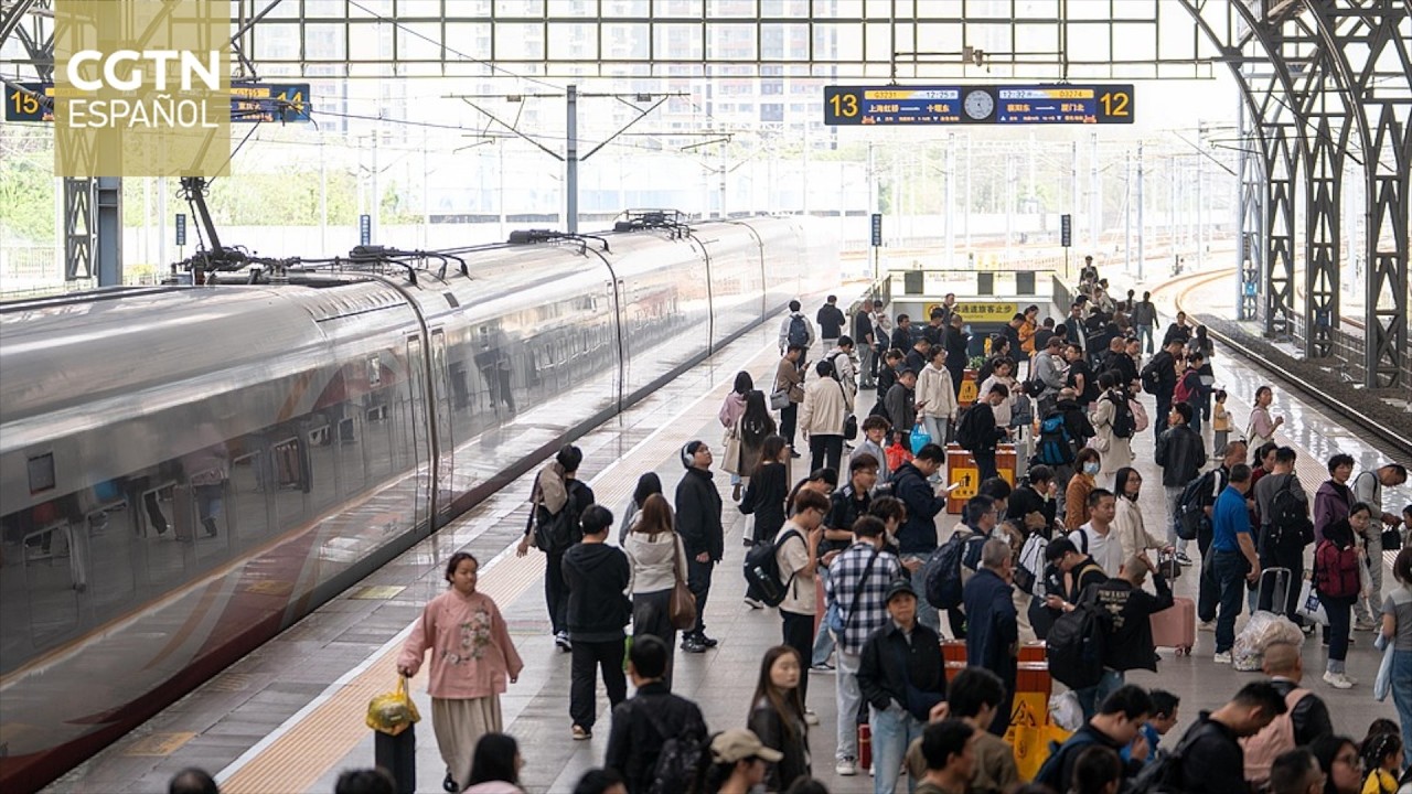 China celebra la tradicional festividad para rendir homenaje a los antepasados difuntos