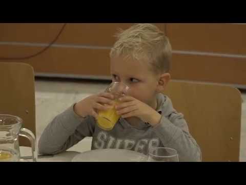 Schoolontbijt in het gemeentehuis van Uden