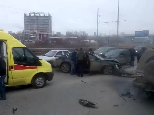 Яр Чаллыда күпердә эре юл һәлакәте булган (фото, видео)