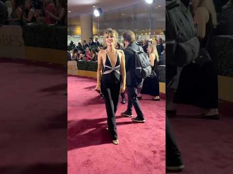 Miley Cyrus deserves her flowers for this look 💐. #GoldenGlobes #AwardsSeason