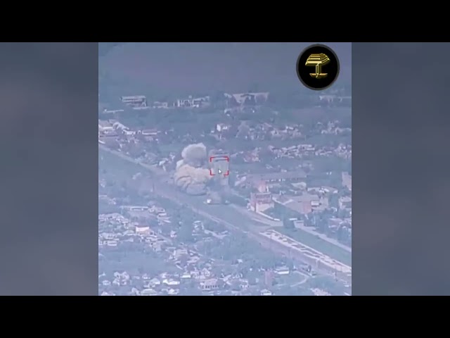 Un 'martillo guiado' ruso de tres toneladas destroza una posición ucraniana