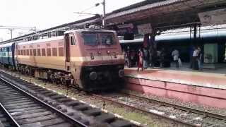 preview picture of video '17230 Sabari Express arriving at Kottayam'