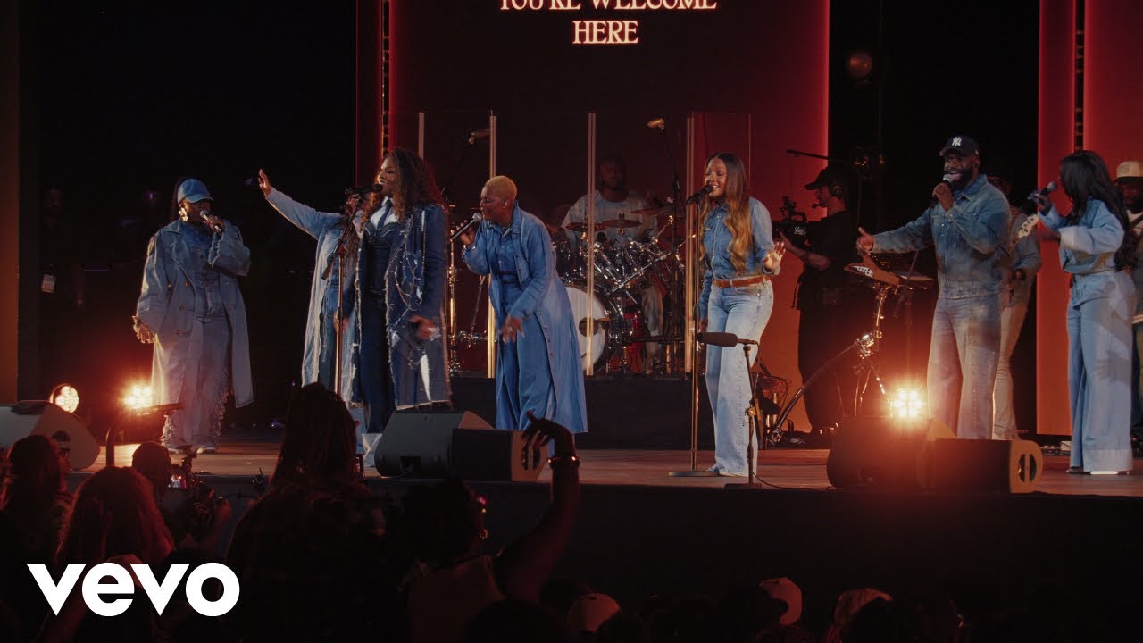 Tasha Cobbs Leonard, Mickey Guyton - The Church I Grew Up In (Live)